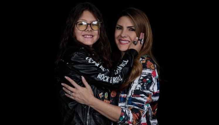 Ana Karina Soto comparte frecuentemente su experiencia como madre en redes sociales, construyendo comunidad desde la empatía. 