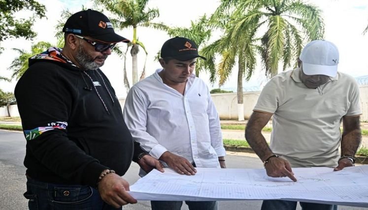 El frecuente paso de tractocamiones amerita la construcción de la variante.