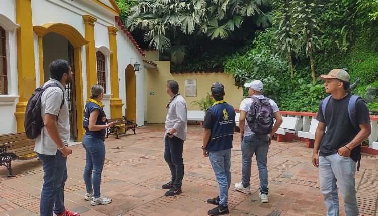  Inspección ocular se adelanta al material vegetal del sendero hacia el Agua de la Virgen para evitar accidentes.