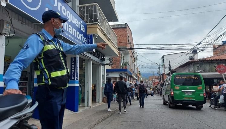 Una propuesta para ampliar los andenes y convertir la calle del Dulce Nombre en un paseo comercial fue presentada al ejecutivo local.