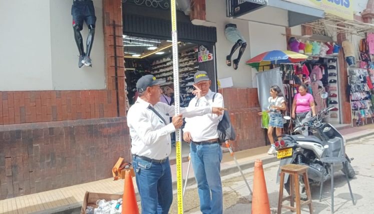 Una propuesta para ampliar los andenes y convertir la calle del Dulce Nombre en un paseo comercial fue presentada al ejecutivo local.