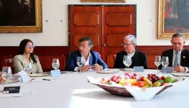 Líderes del Estado a expensas de la Iglesia