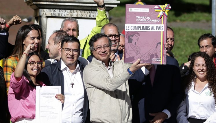 Es oficial: reforma laboral es Ley de la República, presidente Petro la sancionó