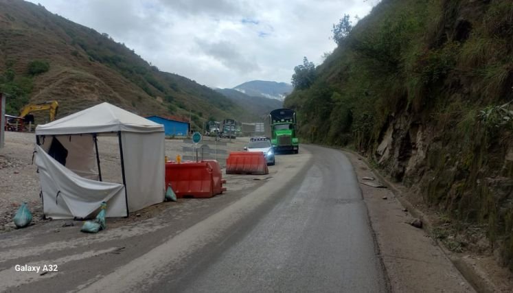 Damnificados de la vereda El Tarrita solicitan replantear los cierres de la arteria vial. / Foto: Cortesía