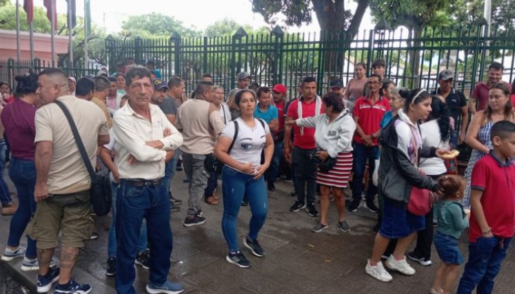 Familias del Catatumbo protestaron en las afueras de la Gobernación/Foto Stefany Peñaloza/La Opinión