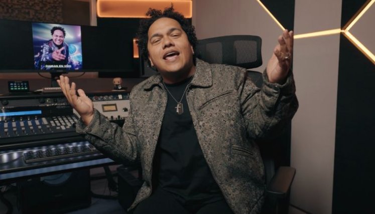 Damian reinventa su homenaje con una versión en salsa de ‘Muchas Gracias, Papá’.