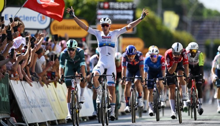 Tim Merlier gana su segunda etapa en el Tour de Francia.
