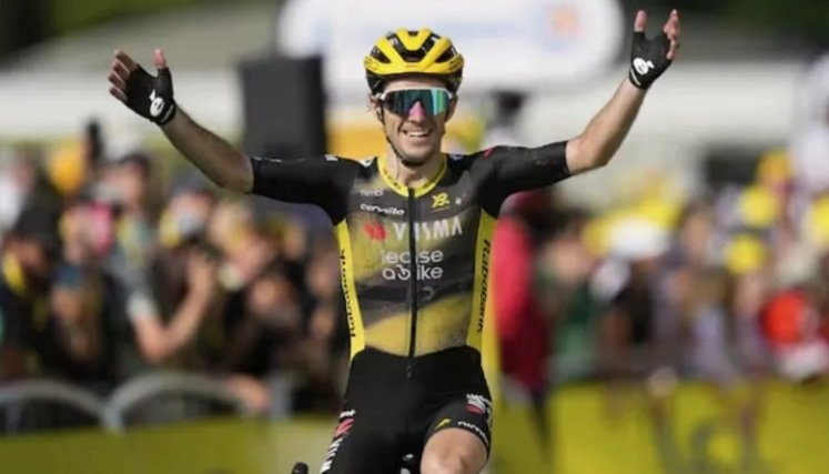 Simon Yates ganador de la etapa.