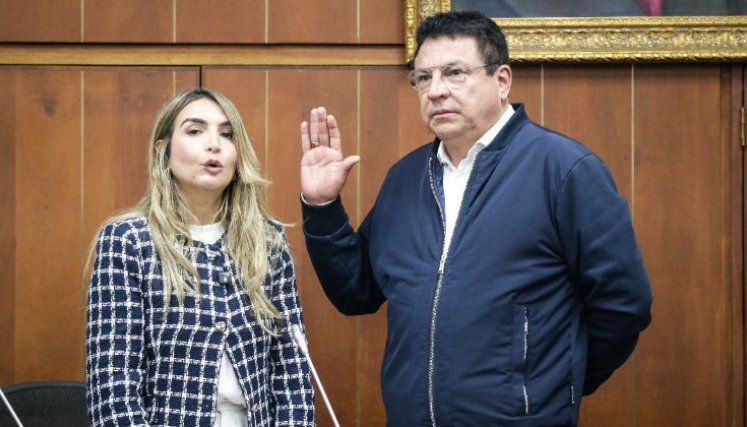 Oposición derrota al petrismo en la Comisión Séptima del Senado