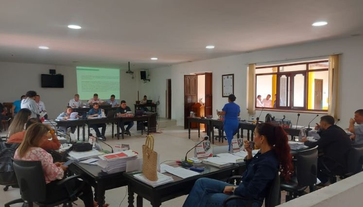 os concejales debaten la vinculación de Ocaña al Plan Departamental de Aguas.  
