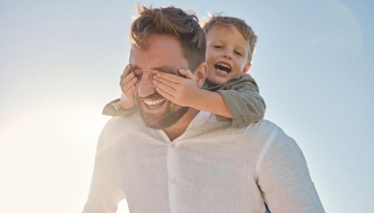 No se trata de borrar el pasado del padre, sino de reescribir nuestro propio futuro con su legado.