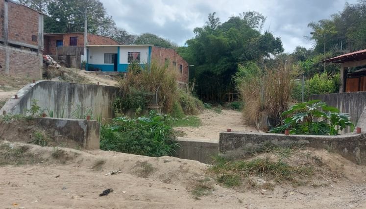 Moradores del sur de la ciudad reclaman programas de saneamiento básico ambiental.