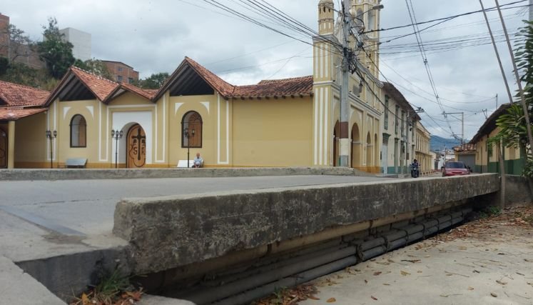 Moradores del sur de la ciudad reclaman programas de saneamiento básico ambiental.
