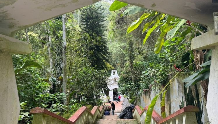 En el santuario Agua de la Virgen vendedores protagonizan actos bochornosos.