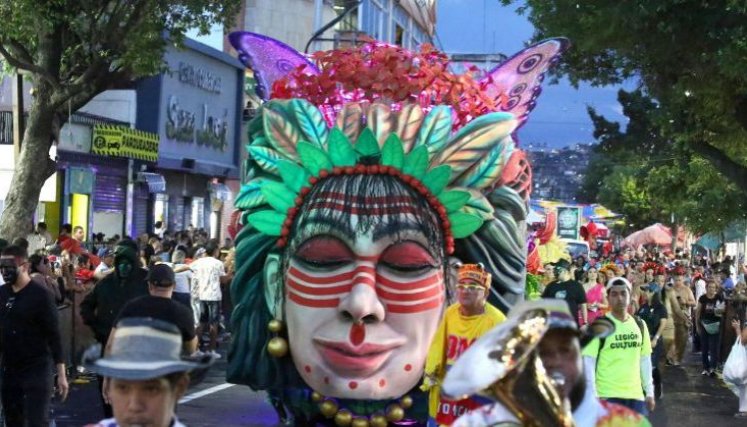 Carroza del Indio Motilón, elaborada por Aguas Kpital Cúcuta/Foto Carlos Ramírez