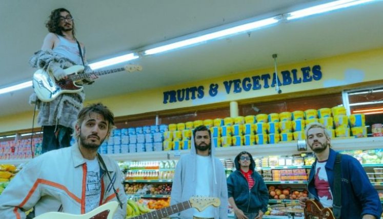 Morat y Jay Wheeler lanzan el videoclip de ‘Sin Ti’, una oda al desamor con sello noventero.