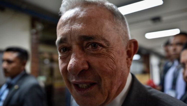 ÁLVARO URIBE. 