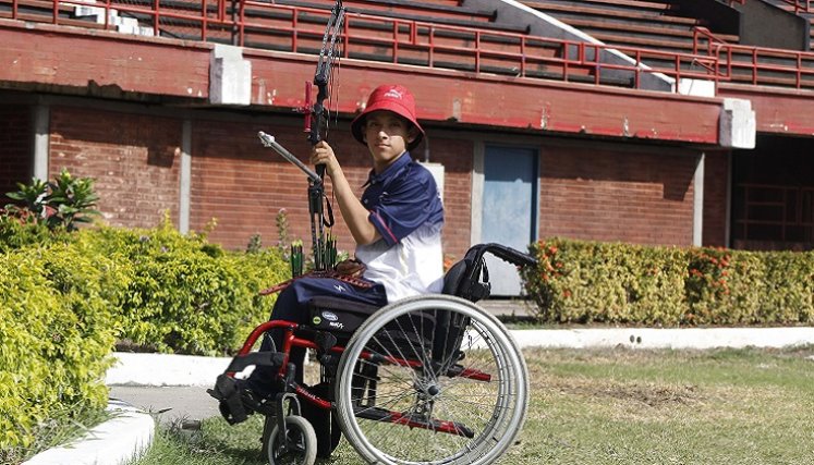 Ángel es un joven con gran talento que ha visto en el tiro con arco una pasión.