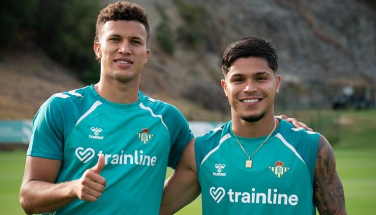 Nelson Deossa y Juan Camilo 'Cucho' Hernández, compañeros en el Real Betis.