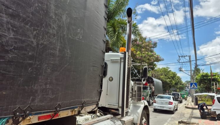 En contraflujo se maneja el tráfico vehicular durante el cronograma establecido para avanzar en los cruces especiales.