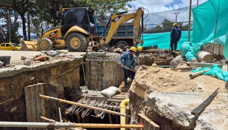 En contraflujo se maneja el tráfico vehicular durante el cronograma establecido para avanzar en los cruces especiales.