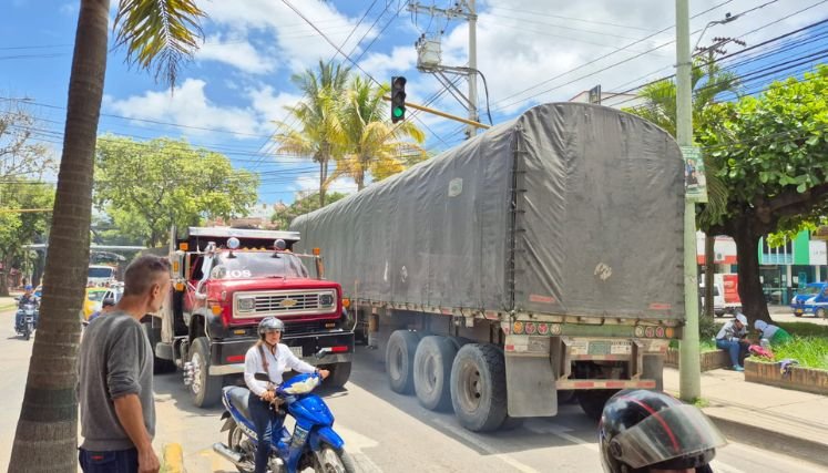 En contraflujo se maneja el tráfico vehicular durante el cronograma establecido para avanzar en los cruces especiales.