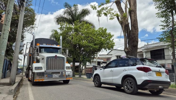 En contraflujo se maneja el tráfico vehicular durante el cronograma establecido para avanzar en los cruces especiales.