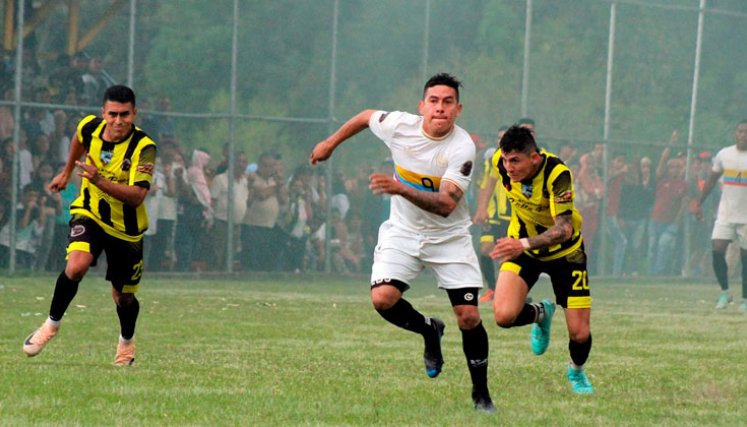 Leonardo Becerra, Los Villas, Torneo Binacional. 