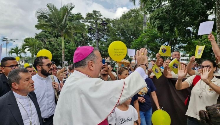 El cardenal de Colombia visita a Ocaña para conocer la realidad de la zona del Catatumbo.