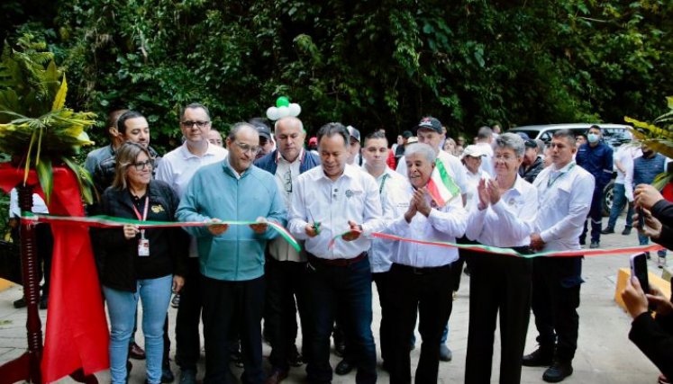 Momentos en que el Gobernador William Villamizar hace entrega formal de la placa huella que conecta a Villa Caro con Alto Chiquito/Foto cortesía