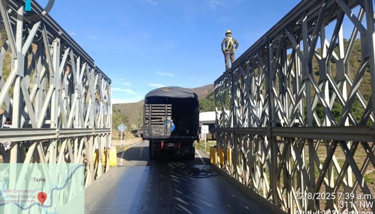 Ingenieros militares coordinan con Invías el mantenimiento de los puentes metálicos en la carretera hacia Cúcuta.