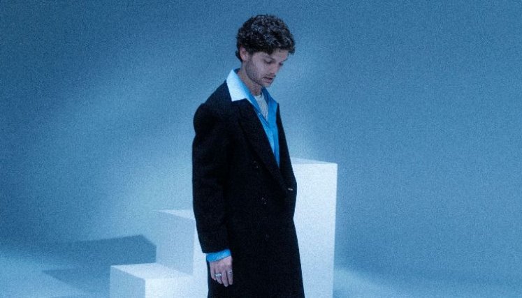 Gregorio estrena ‘4 Paredes’ y se consolida como voz de autenticidad en el pop latino.