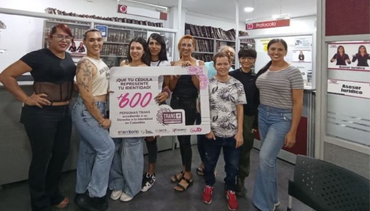 Comunidad trans comenzó cambio de documento Notaría Tercera. foto/ Oneida León 