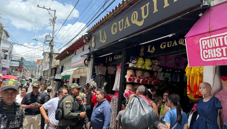 El Gaula se toma la plaza de mercado para brindar seguridad a los comerciantes de Ocaña.