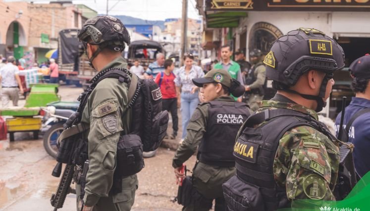 El Gaula se toma la plaza de mercado para brindar seguridad a los comerciantes de Ocaña.