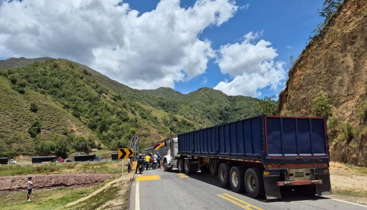 Pérdidas incalculables reportan los gremios del Norte de Santander ante el bloqueo adelantado en el sector El Tarrita.