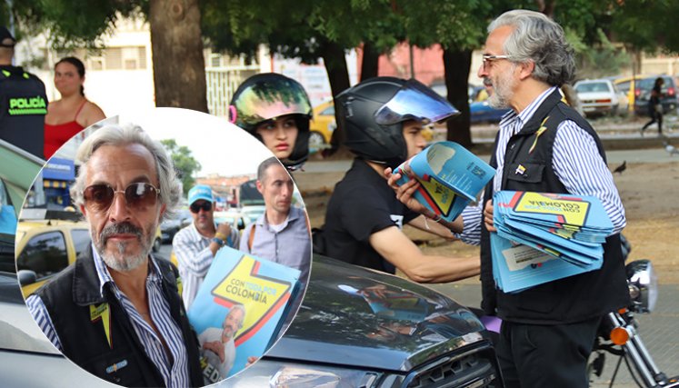 Juan Daniel Oviedo recolectó firmas en Cúcuta. / Foto Carlos Ramírez-La Opinión Juan Daniel Oviedo recolectó firmas en Cúcuta. / Foto Carlos Ramírez-La Opinión