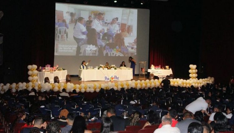 421 personas se graduaron del programa Por+Paz en Cúcuta.