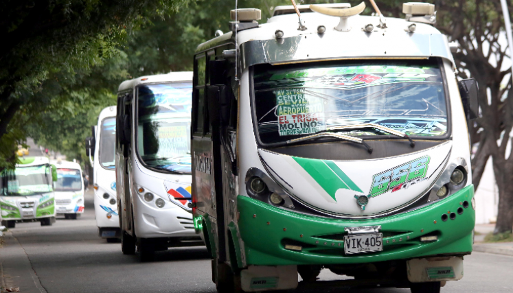 El pasaje del transporte público también podría subir tras aumento del sueldo mínimo.