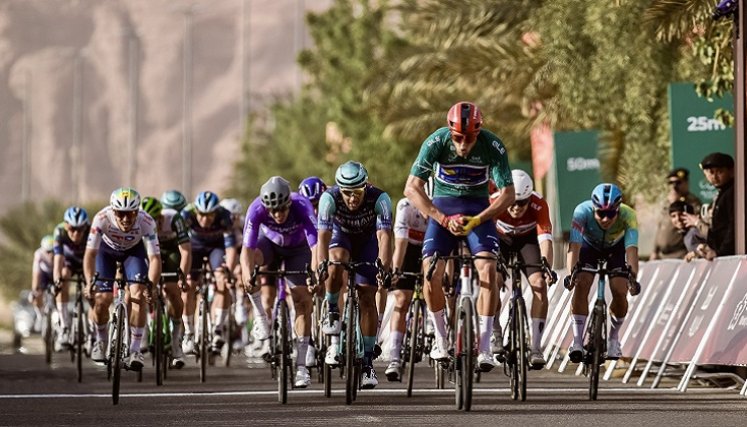 El italiano Jhonathan Milan suma sus dos primeras victorias de la temporada 2026.