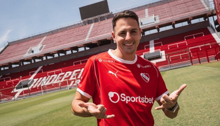 Santiago Arias defensor colombiano