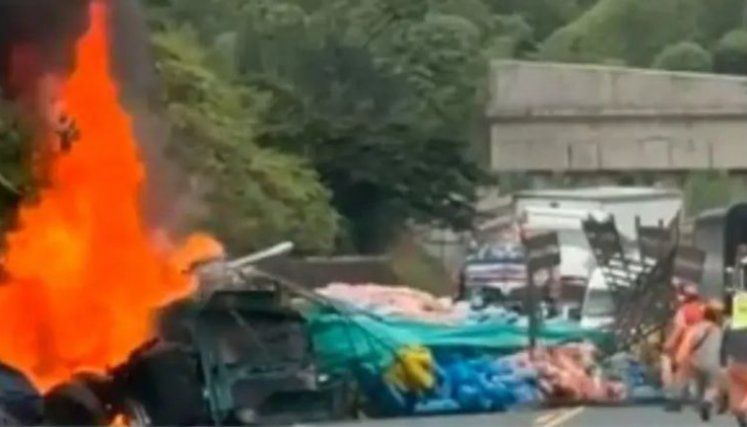 Tragedia en la vía Panamericana: varios muertos tras choque entre bus y tractocamión