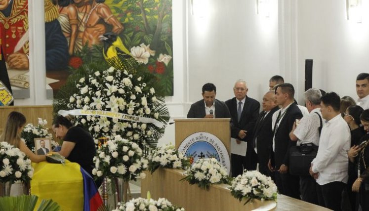 En la sala de plenarias de la Asamblea permaneció durante 7 horas en cámara ardiente el feretro de Diógenes Quintero/Foto Stefany Peñaloza
