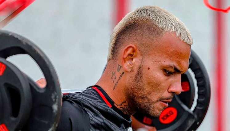 Julián Anaya, defensa 