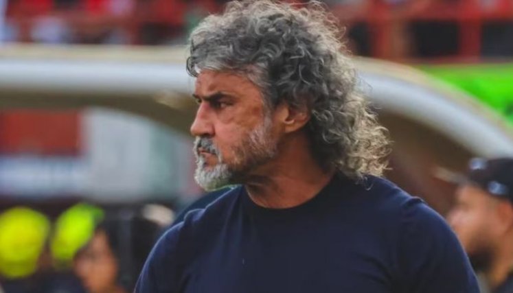 Leonel Álvarez: “No faltan tres hinchas que te gritan, te escupen, te tiran orines”