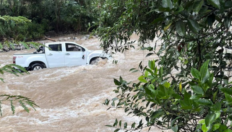 camioneta cayó al río Suratá 
