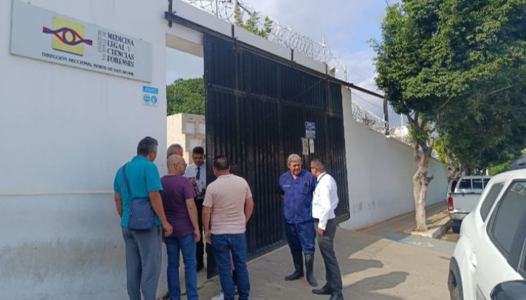 familiares del caso Satena frente a medicina legal en Cúcuta.