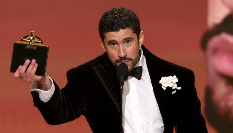 Bad Bunny en los Grammys. Foto tomada de @grammys en Instagram