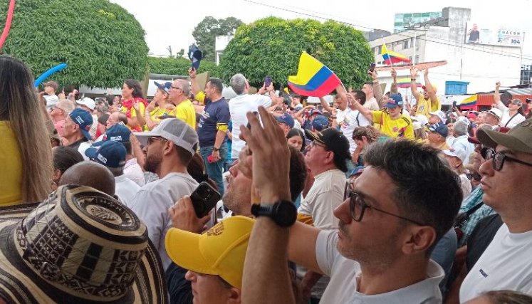 Cientos de simpatizantes de Abelardo De la Espriella se dieron cita en el Club Cazadores./Foto Stefany Peñaloza