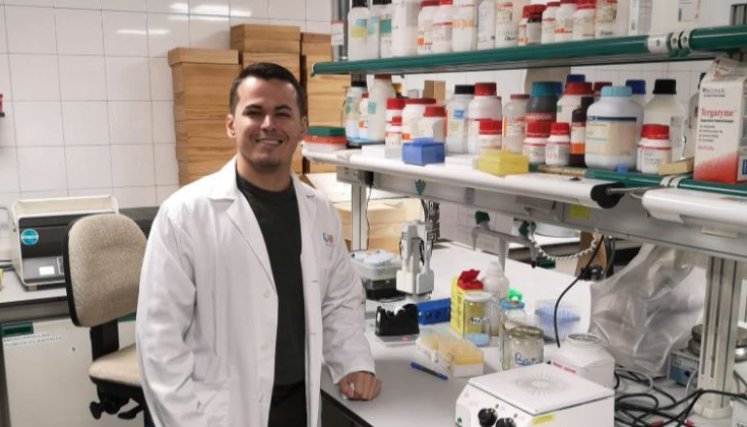 Jairo Stefan cumple más de 15 años dedicado a la ciencia.